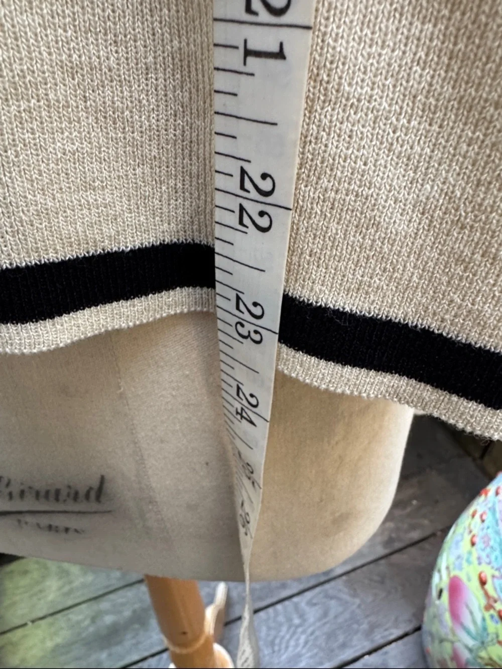 Cream Long-Sleeve Knit Sweater with Black Trim - Women's XL. Hi-Lo. - Picture 5 of 10